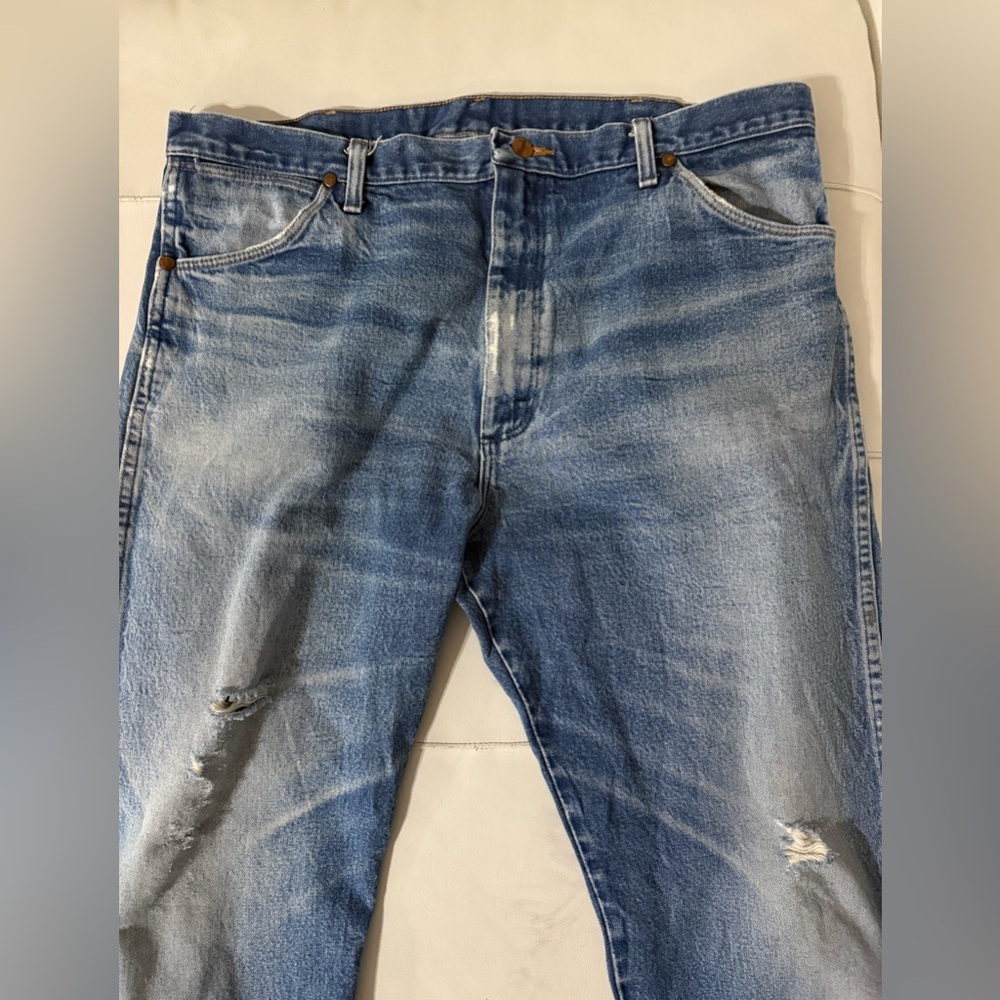 Wrangler vintage distressed Relaxed Fit Blue Jeans 40 x 32